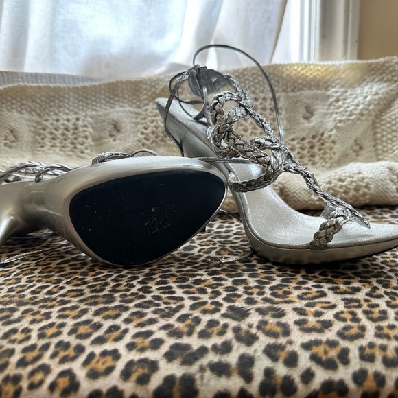 j. RENEE Luxe - Picture 7 of 12